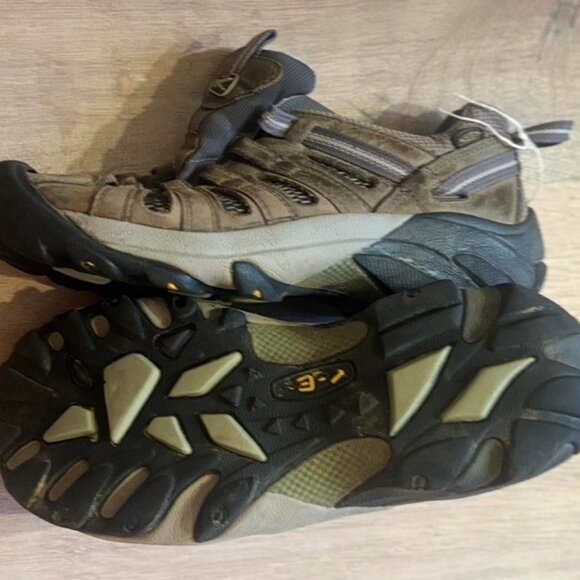 Keen Newport Patented Toe Protection Hybrid Hiking Sandal - $22 - Picture 2 of 4